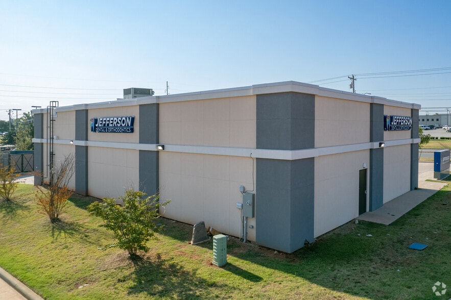 7617 E Reno Ave, Oklahoma City, OK for lease - Building Photo - Image 2 of 4