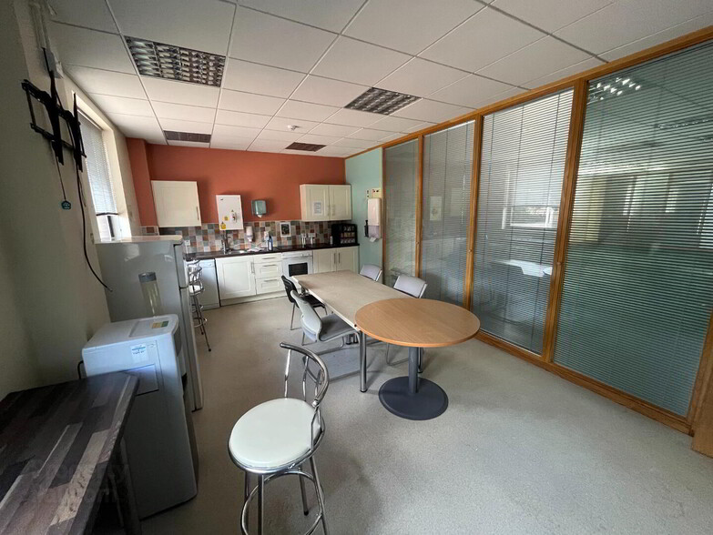 9 Heron Ave, Belfast for lease - Interior Photo - Image 2 of 2