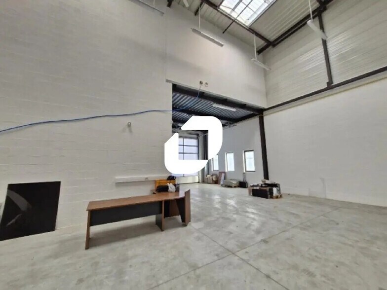 Flex in Collégien for lease - Interior Photo - Image 2 of 7