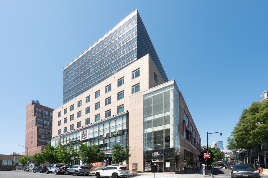 13620 38th Ave, Flushing, NY for sale - Primary Photo - Image 3 of 7