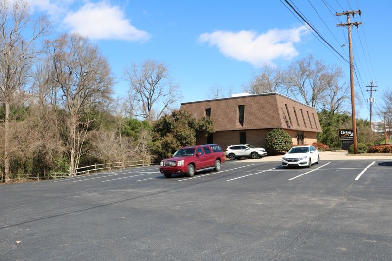 333 Wade Hampton Blvd, Greenville, SC for lease - Building Photo - Image 3 of 18