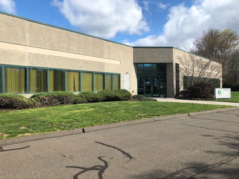 240 Long Hill Cross Rd, Shelton, CT for lease - Building Photo - Image 2 of 23