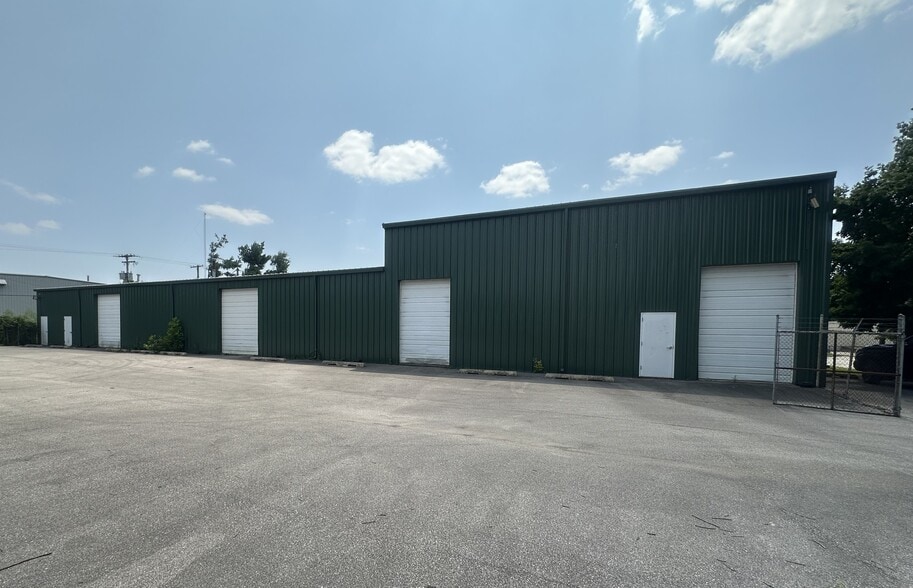 2017 S Yost Ave, Bloomington, IN for lease - Building Photo - Image 2 of 6