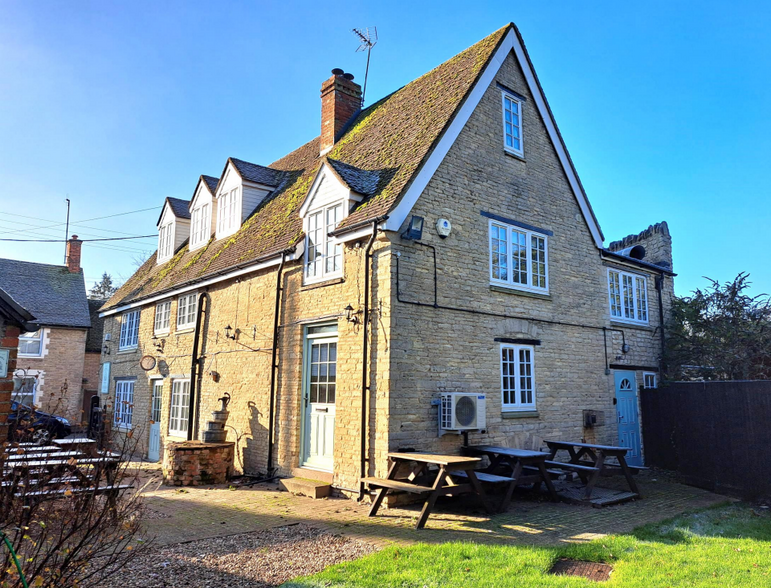 Clifton Rd, Bedford for sale - Primary Photo - Image 1 of 1