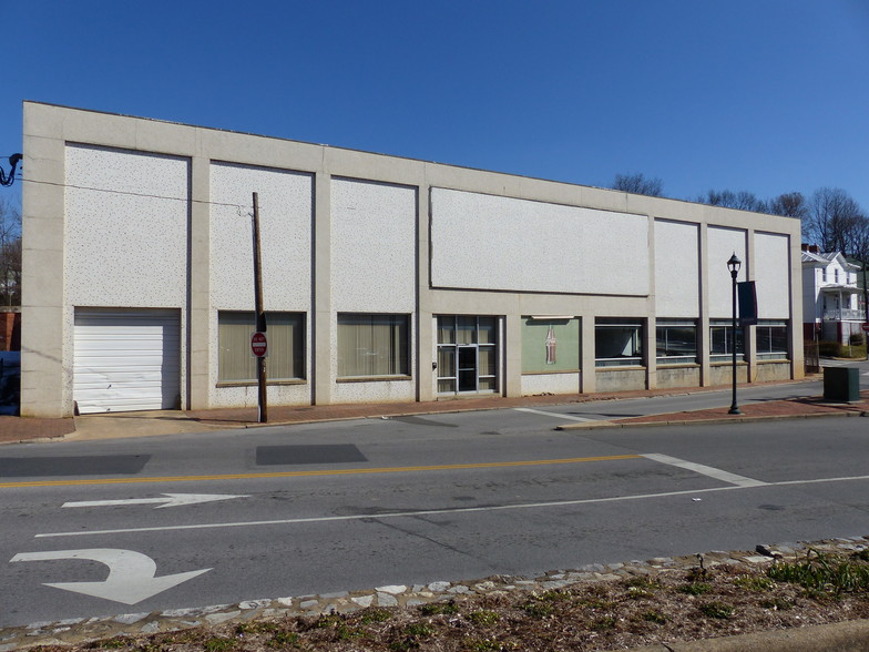 709 N Augusta St, Staunton, VA for sale - Building Photo - Image 1 of 1