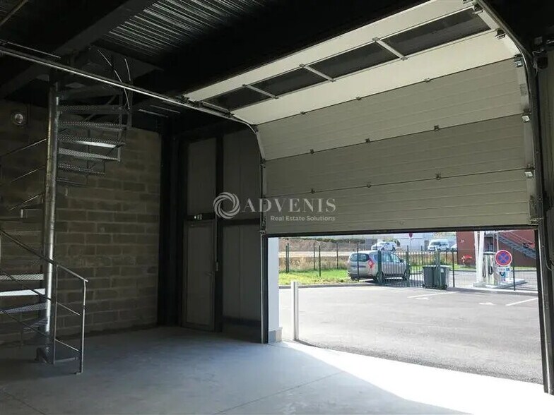 Flex in BOIS-D'ARCY for lease - Interior Photo - Image 2 of 3