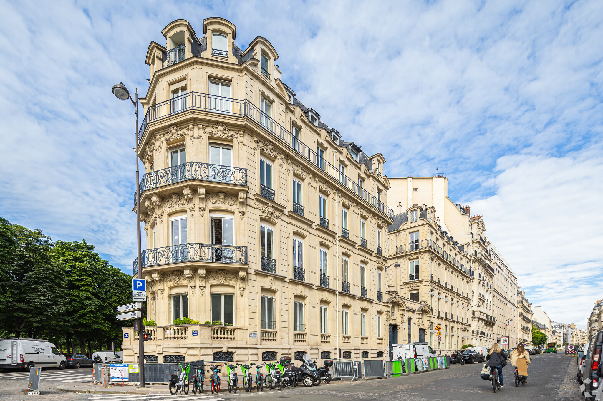 1 Rue François Ier, Paris for lease Primary Photo- Image 1 of 5