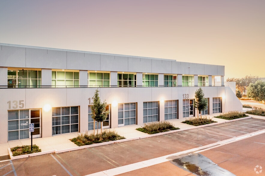 18 Technology Dr, Irvine, CA for lease - Building Photo - Image 2 of 7