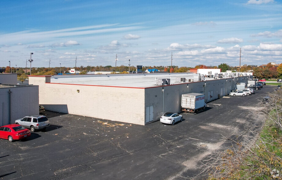 5612-5769 Castleton Corner Ln, Indianapolis, IN for lease - Building Photo - Image 3 of 7