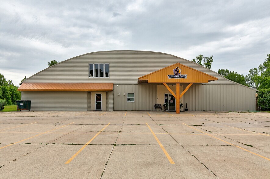 1611 1st Ave W, Newton, IA for sale - Building Photo - Image 3 of 17