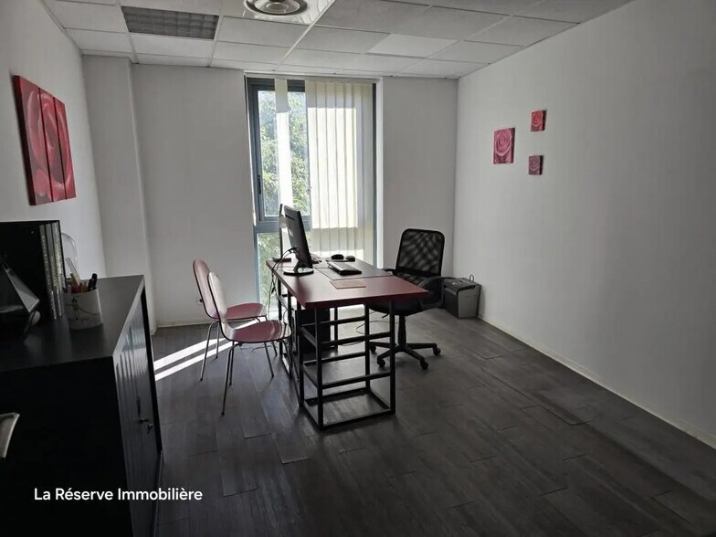 Office in Avignon for sale - Interior Photo - Image 2 of 10
