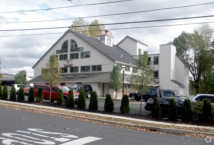 196 W Ashland St, Doylestown, PA for lease - Building Photo - Image 1 of 10