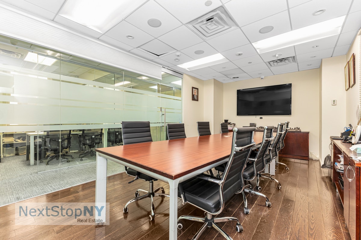 70 W 36th St, New York, NY for sale Interior Photo- Image 1 of 18