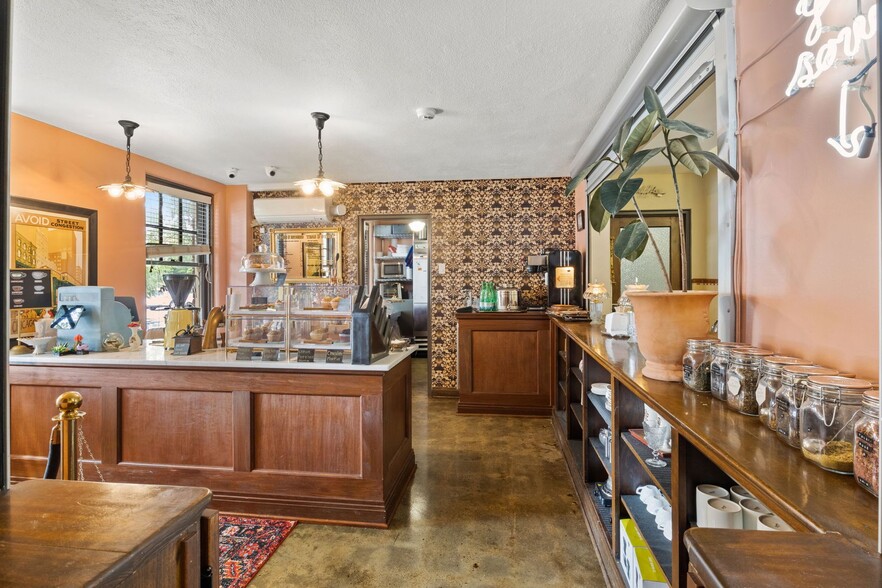 202 Steeples Blvd, Indianapolis, IN for sale - Interior Photo - Image 1 of 1