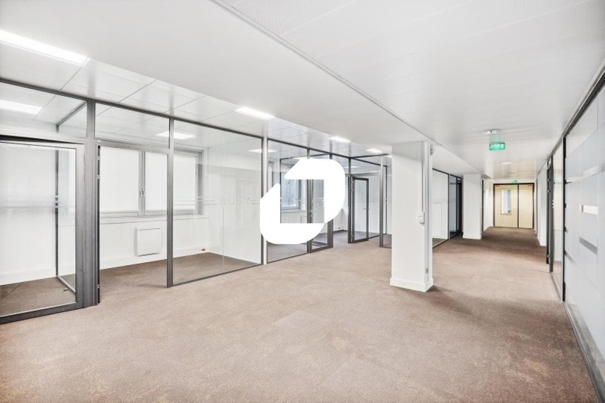 Office in Sèvres for lease Interior Photo- Image 1 of 22