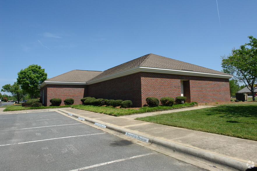 800 Roosevelt Blvd E, Monroe, NC for lease - Building Photo - Image 2 of 2