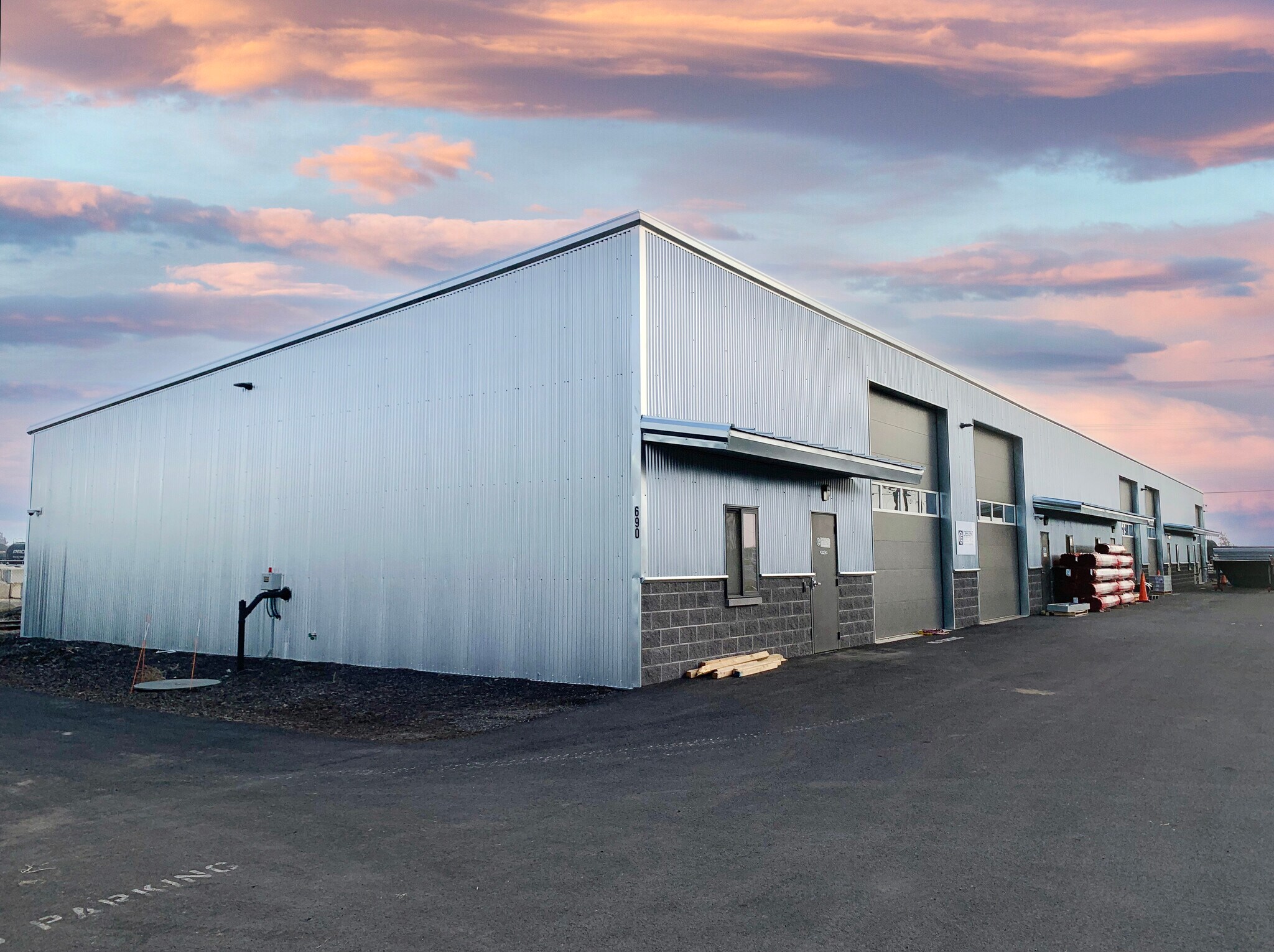 690 SW Veterans Way, Redmond, OR for sale Building Photo- Image 1 of 1