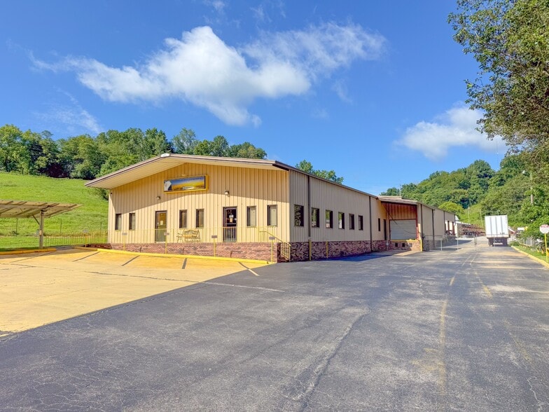 2335 Columbia Hwy, Pulaski, TN for sale - Primary Photo - Image 1 of 48