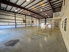 610 Clear Creek Ave, League City, TX for lease Building Photo- Image 2 of 12