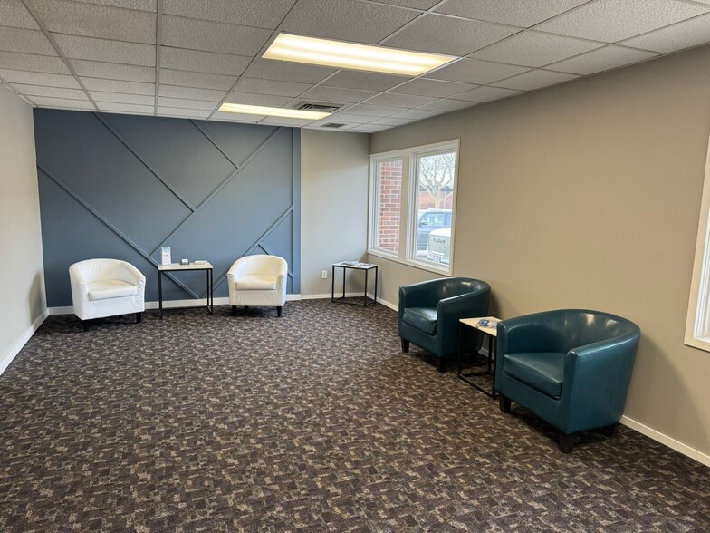 626 E Longview Dr, Appleton, WI for lease - Interior Photo - Image 3 of 4