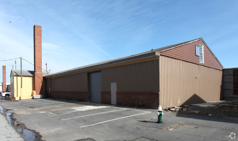 844 N Raleigh St, Greensboro, NC for lease - Primary Photo - Image 1 of 16