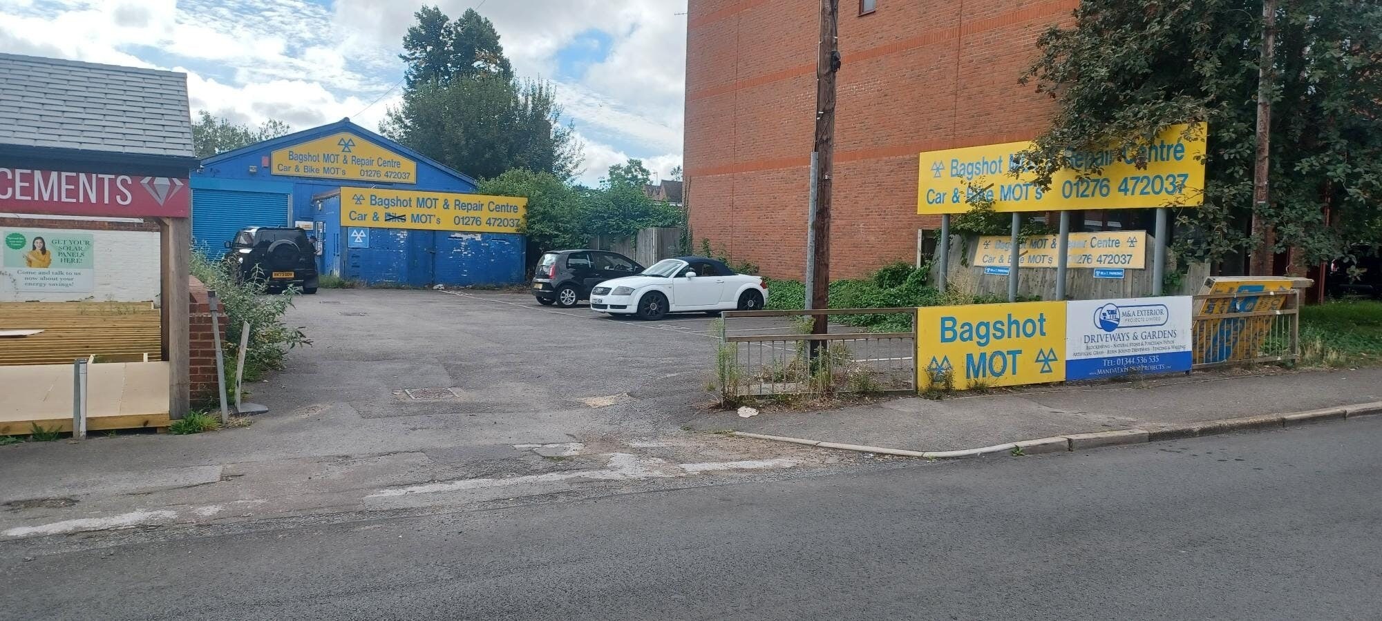 52 London Rd, Bagshot for sale Building Photo- Image 1 of 1