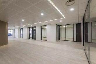 143 Rue De Saussure, Paris for lease Interior Photo- Image 2 of 8