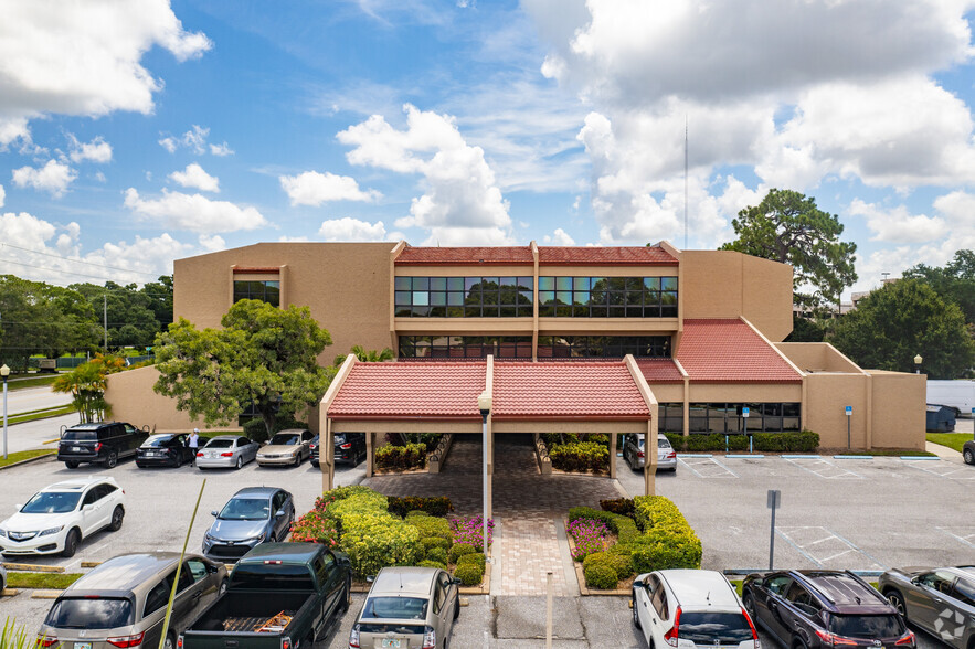 2650 Bahia Vista St, Sarasota, FL for sale - Primary Photo - Image 1 of 116