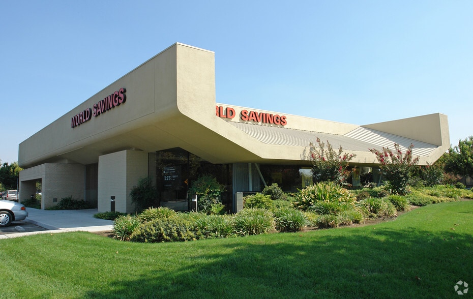 5210 N Palm Ave, Fresno, CA for lease - Building Photo - Image 2 of 4