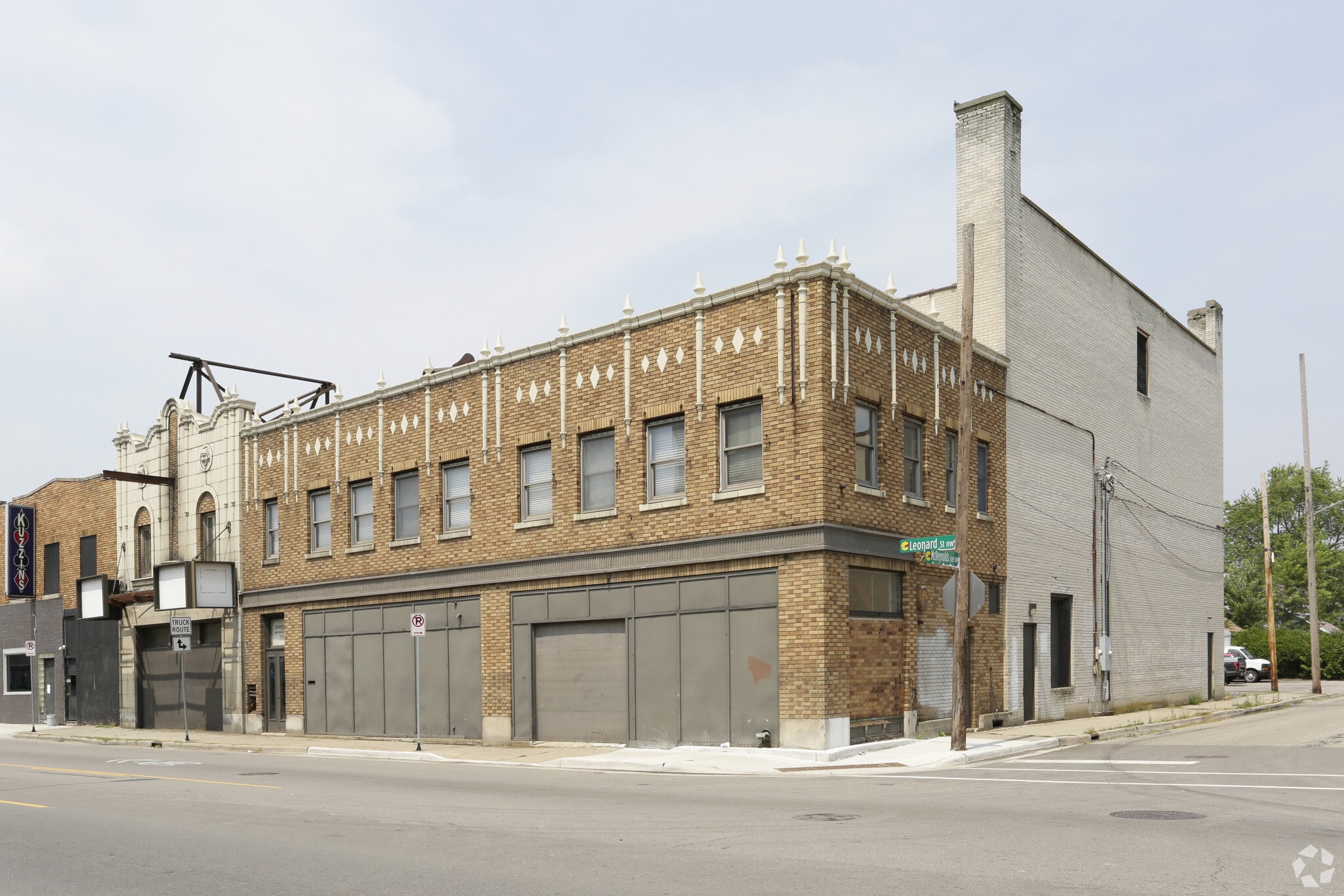 737 Leonard St NW, Grand Rapids, MI for sale Primary Photo- Image 1 of 1