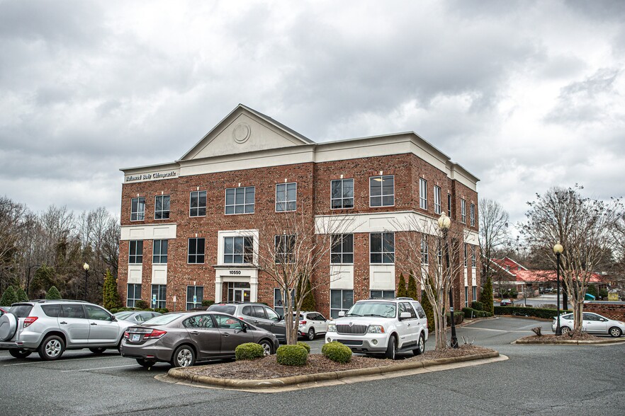 10550 Independence Pointe Pky, Matthews, NC for lease - Building Photo - Image 3 of 13