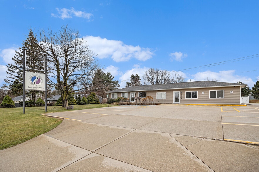 4744 Beckley Rd, Battle Creek, MI for sale - Building Photo - Image 3 of 28