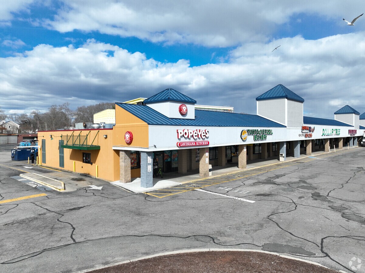 694760 Crescent St, Brockton, MA 02302