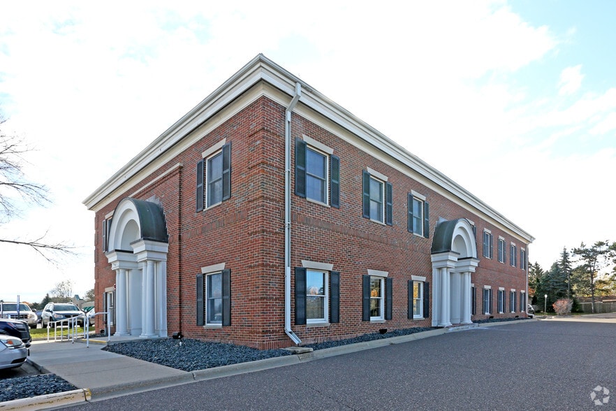 1856 Beam Ave E, Maplewood, MN for sale - Primary Photo - Image 1 of 1