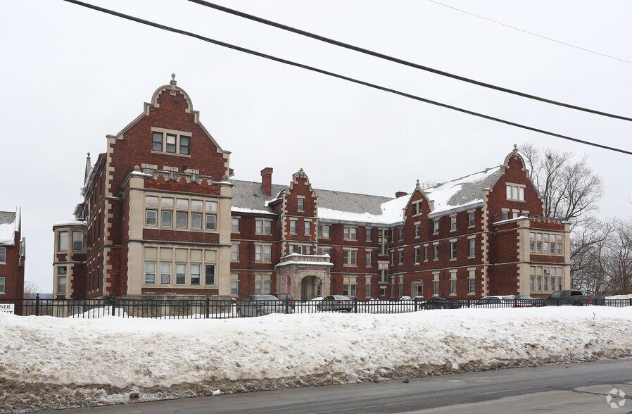 15061508 Whitesboro St, Utica, NY 13502