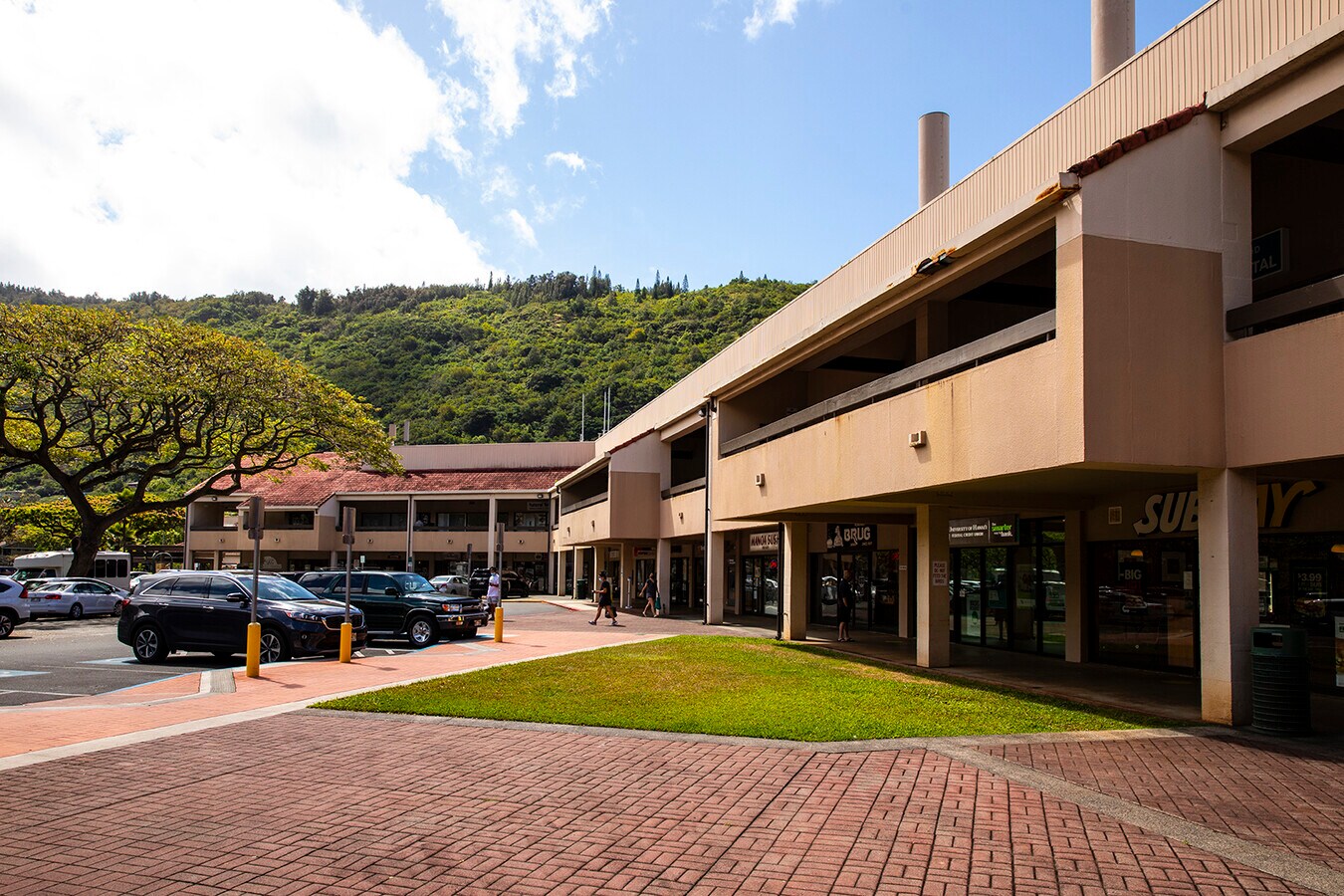 2855 E Manoa Rd, Honolulu, HI 96822 Manoa Marketplace