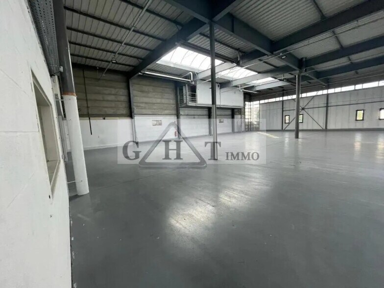 Office in Créteil for lease - Interior Photo - Image 3 of 4