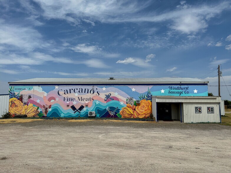 17565 HWY 281, Windthorst, TX 76389