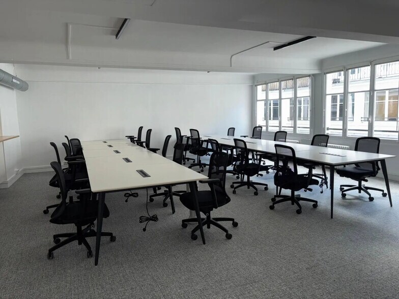 11 Rue Des Petites Ecuries, Paris for lease - Interior Photo - Image 1 of 10
