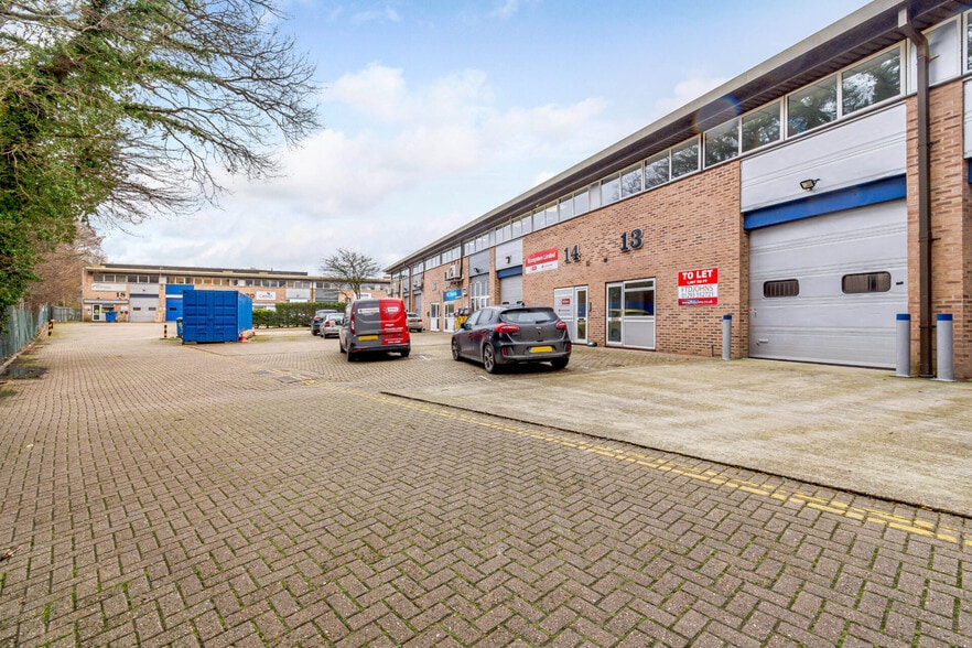 Newton Rd, Crawley for sale - Building Photo - Image 1 of 1