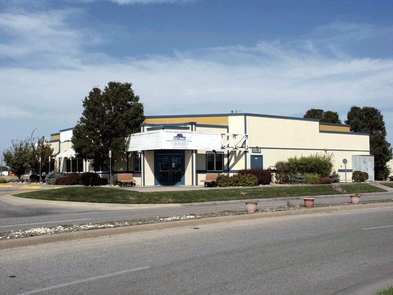 1805 E 17th Ave, Hutchinson, KS for sale - Primary Photo - Image 1 of 1