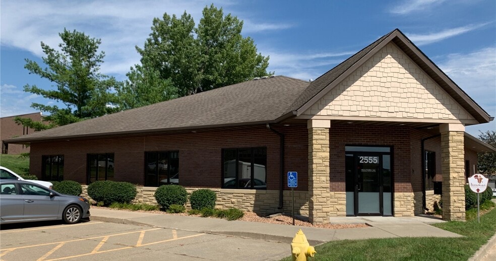 2555 106th St, Urbandale, IA for sale - Building Photo - Image 1 of 1