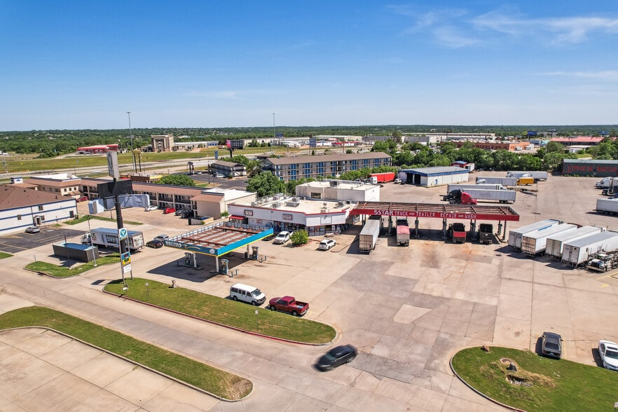 4600 NE 120th St - Portfolio portfolio of 3 properties for sale on LoopNet.com - Building Photo - Image 2 of 5