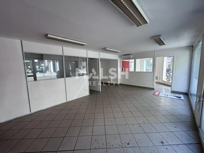 Retail in Lyon for lease - Interior Photo - Image 2 of 9