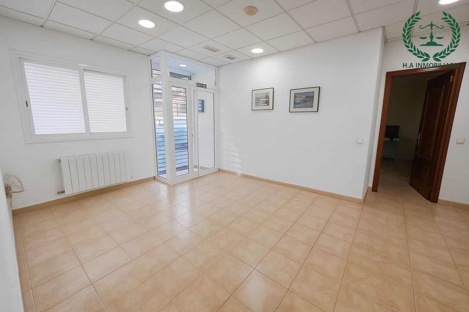 Office/Retail in Pedrezuela, Madrid for lease Interior Photo- Image 1 of 7