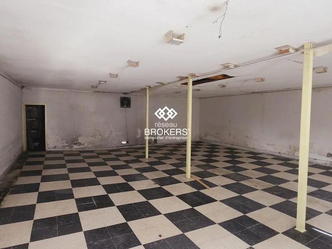 Retail in Saint-Loup-Cammas for lease Interior Photo- Image 1 of 3