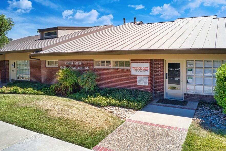 213 Center St, Hanford, CA for sale - Building Photo - Image 3 of 9