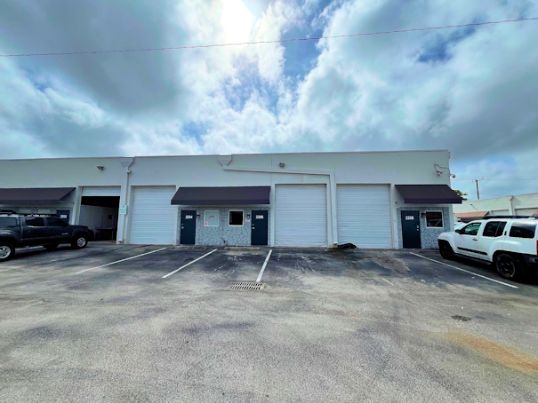 1900-2261 NW 29th St, Oakland Park, FL for lease Building Photo- Image 1 of 6