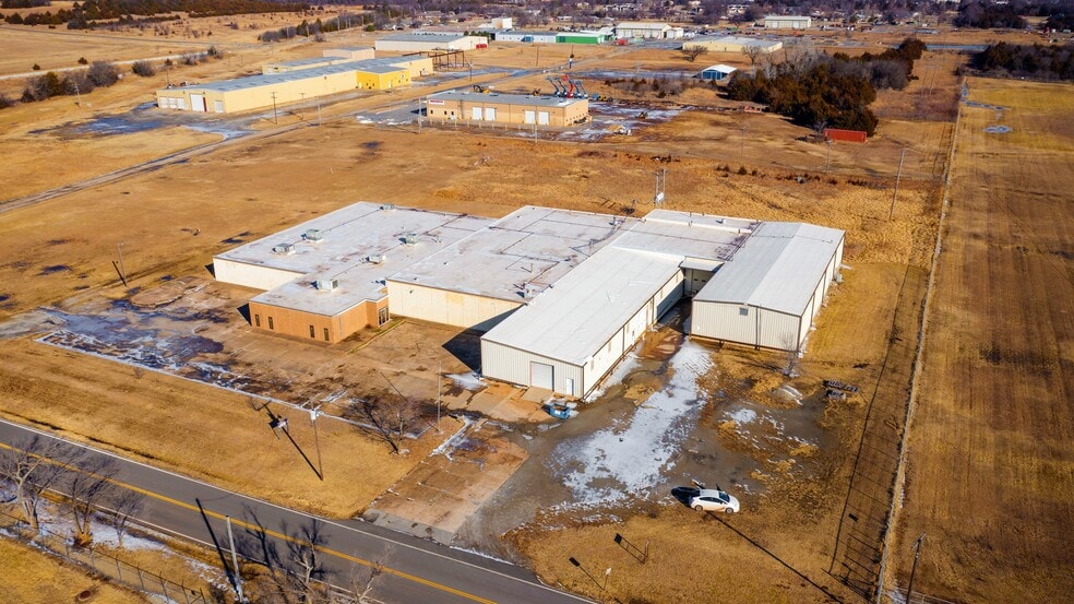 730 E Eseco Rd, Cushing, OK for lease - Building Photo - Image 2 of 33