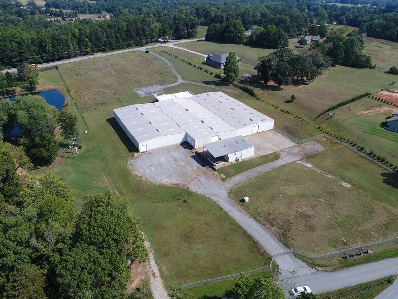 7461 Highway 11, Campobello, SC for sale - Building Photo - Image 1 of 1